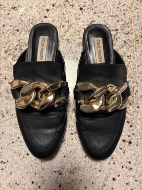 Steve Madden Black Leather Mules with Oversized Gold Chain